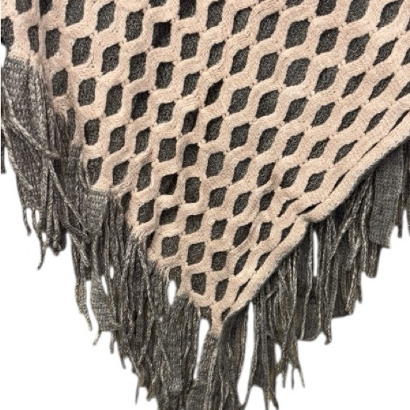 NWT Cruise Club Elevator Knit Poncho w/Fringe - Picture 8 of 11